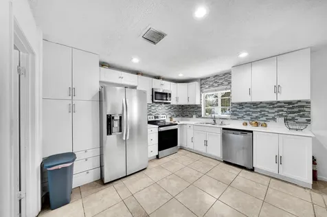 213 Se Eyerly Avenue Port Saint Lucie FL 34983