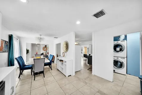 213 Se Eyerly Avenue Port Saint Lucie FL 34983