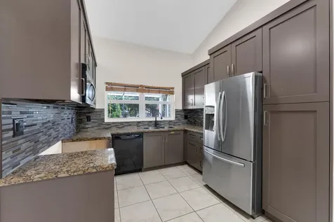 10185 Grove Lane Cooper City FL 33328