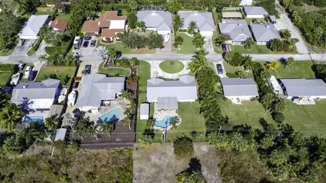 9464 Se Saturn Street Hobe Sound FL 33455