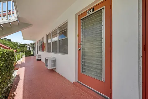 120 Windsor F West Palm Beach FL 33417