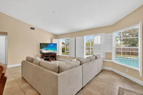 2631 Sw Fair Isle Road Port Saint Lucie FL 34987