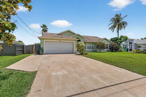 2631 Sw Fair Isle Road Port Saint Lucie FL 34987