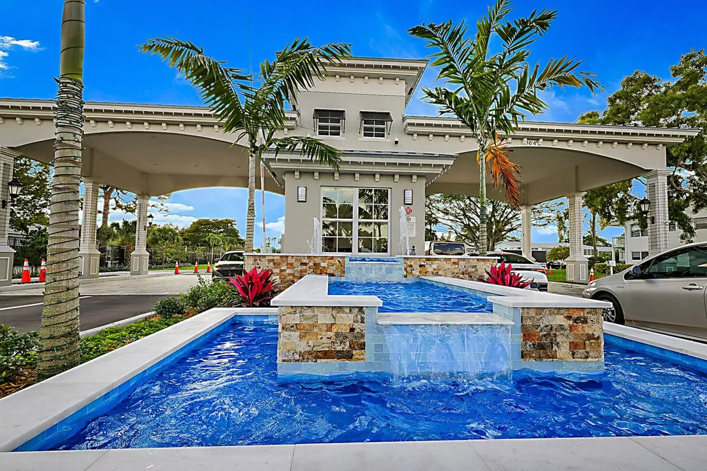 134 Lyndhurst F Deerfield Beach FL 33442