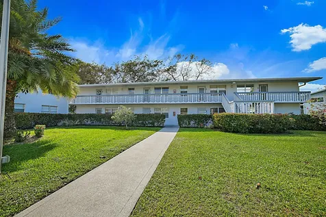 134 Lyndhurst F Deerfield Beach FL 33442