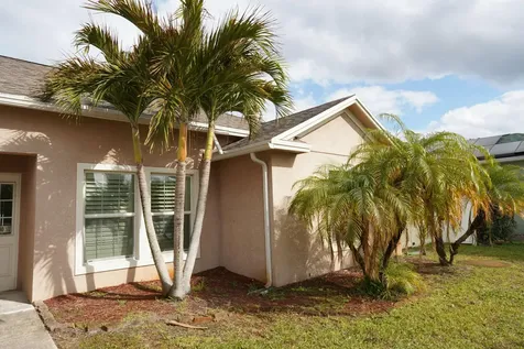 1649 Sw Hampshire Lane Port Saint Lucie FL 34953