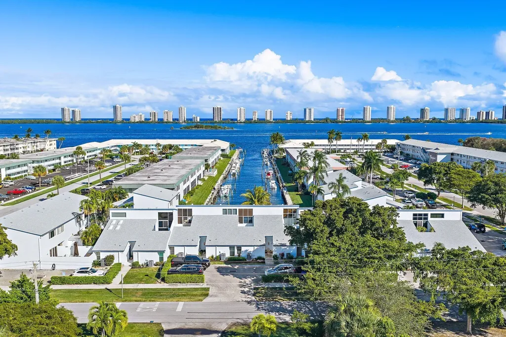 118 Castlewood Drive North Palm Beach FL 33408