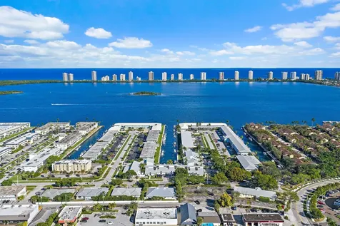 118 Castlewood Drive North Palm Beach FL 33408