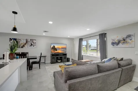 716 Sw 18th Street Boynton Beach FL 33426