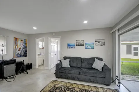 716 Sw 18th Street Boynton Beach FL 33426