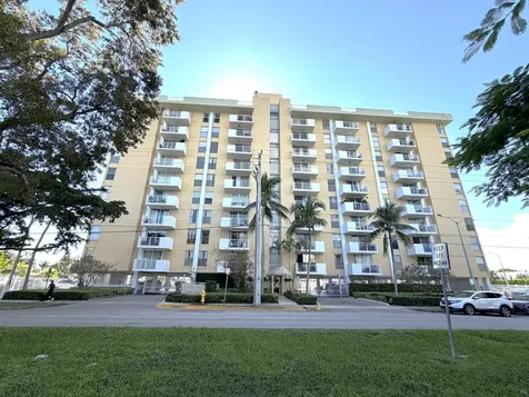 2000 Ne 135th Street North Miami FL 33181