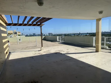 2000 Ne 135th Street North Miami FL 33181