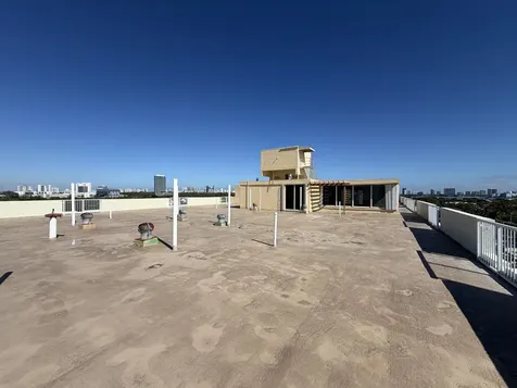 2000 Ne 135th Street North Miami FL 33181