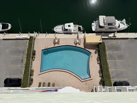 2000 Ne 135th Street North Miami FL 33181