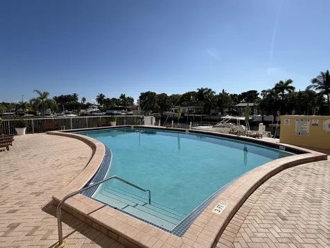 2000 Ne 135th Street North Miami FL 33181