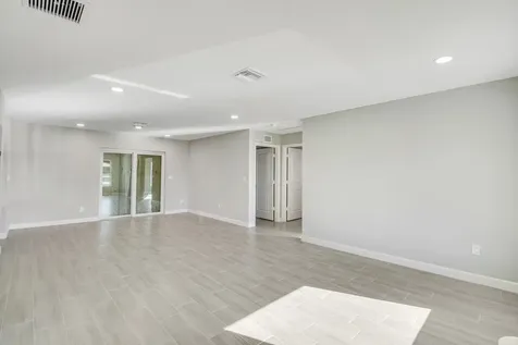548 SW 5th Street Belle Glade FL 33430