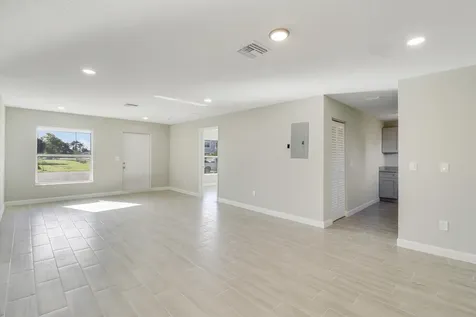 548 SW 5th Street Belle Glade FL 33430