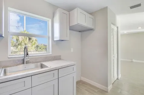 548 SW 5th Street Belle Glade FL 33430