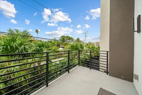 1052 N Victoria Park Road Fort Lauderdale FL 33304