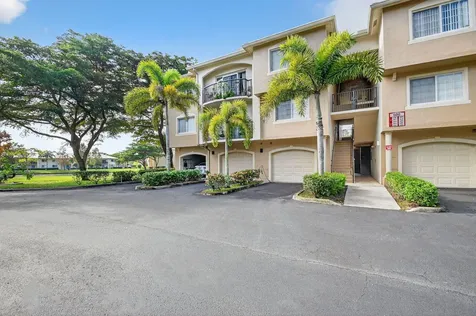 600 Crestwood Court Royal Palm Beach FL 33411