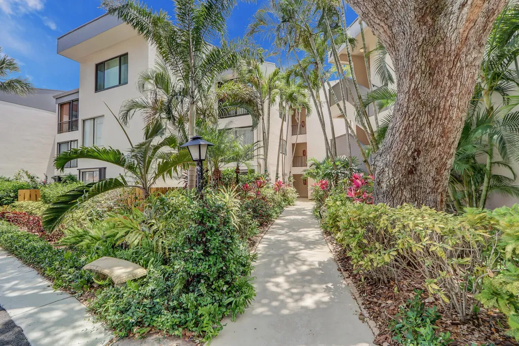 1618 Twelve Oaks Way North Palm Beach FL 33408