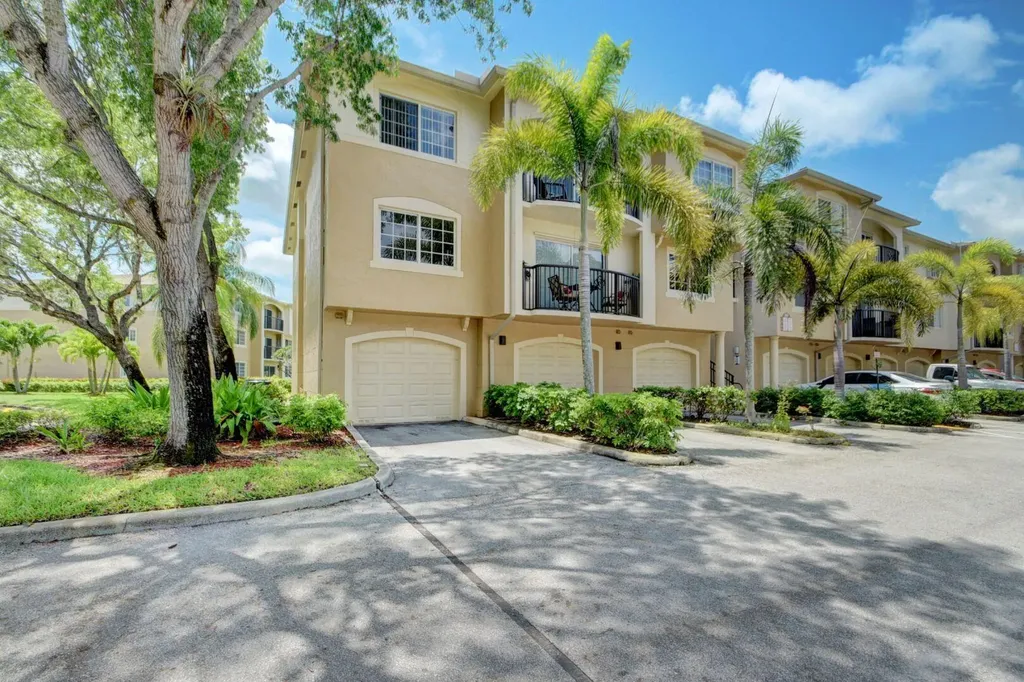 300 Crestwood Court Royal Palm Beach FL 33411