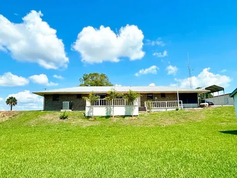 2657 River Road Moore Haven FL 33471