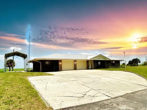2657 River Road Moore Haven FL 33471