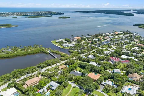 3 Mandalay Road Sewalls Point FL 34996