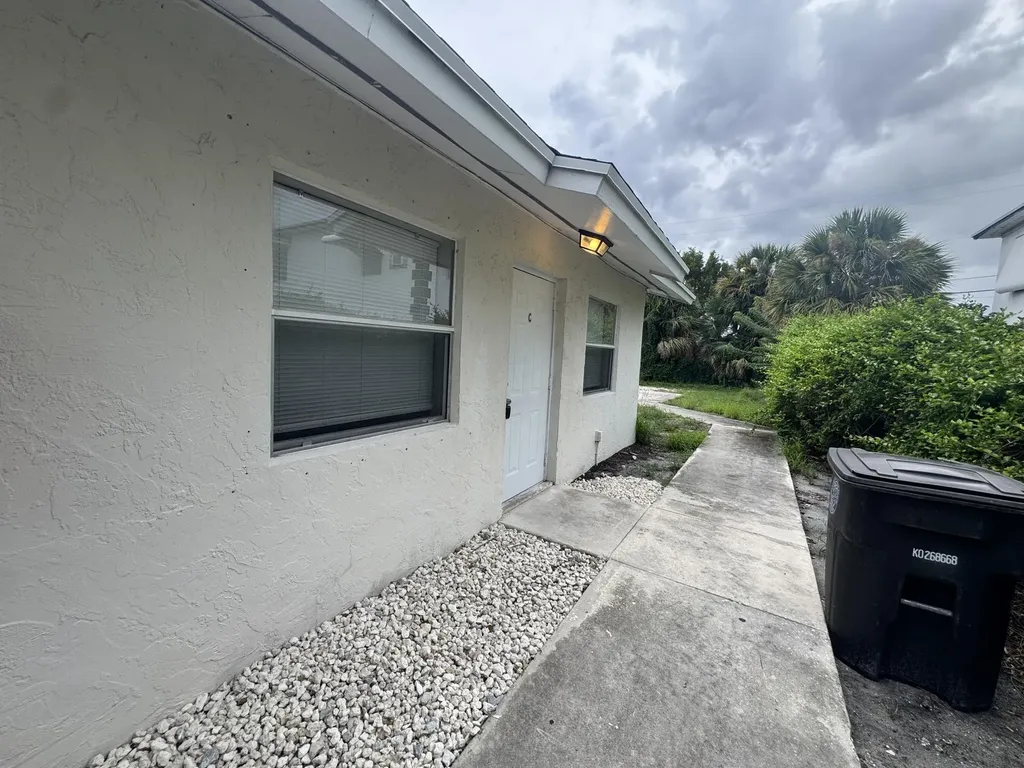 412 21st Street West Palm Beach FL 33407