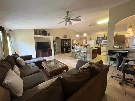 331 Se Husted Terrace Port Saint Lucie FL 34983