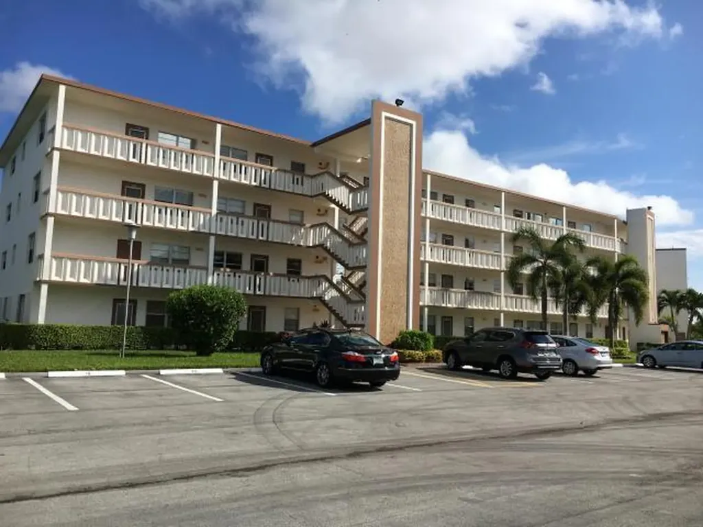 1050 Cornwall C Boca Raton FL 33434