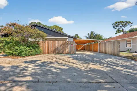 5785 Se Collins Avenue Stuart FL 34997