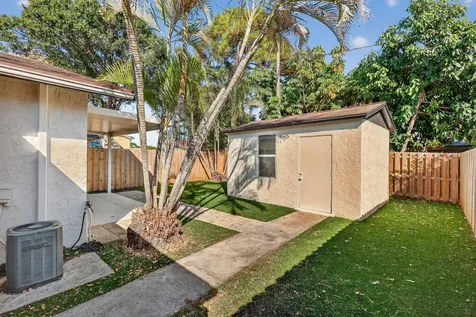 5785 Se Collins Avenue Stuart FL 34997