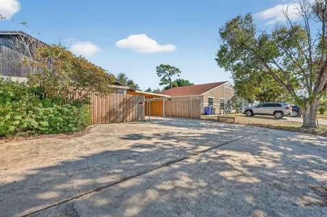 5785 Se Collins Avenue Stuart FL 34997
