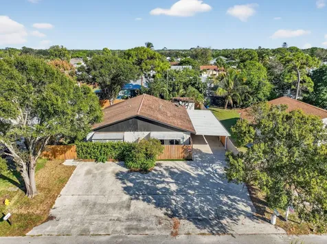 5785 Se Collins Avenue Stuart FL 34997