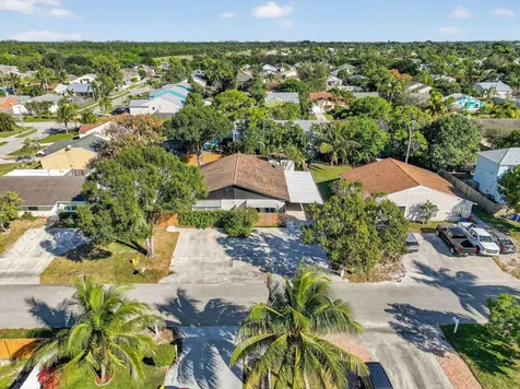 5785 Se Collins Avenue Stuart FL 34997