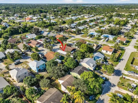 5785 Se Collins Avenue Stuart FL 34997