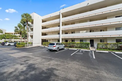 3186 Via Poinciana Lake Worth FL 33467