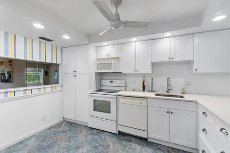 3186 Via Poinciana Lake Worth FL 33467