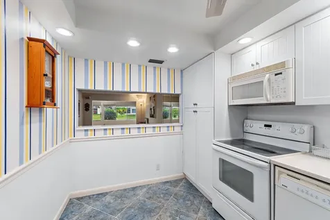 3186 Via Poinciana Lake Worth FL 33467