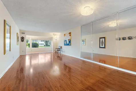 3186 Via Poinciana Lake Worth FL 33467