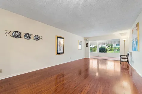 3186 Via Poinciana Lake Worth FL 33467
