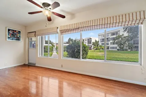 3186 Via Poinciana Lake Worth FL 33467
