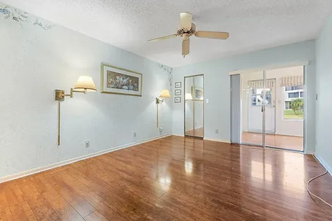 3186 Via Poinciana Lake Worth FL 33467