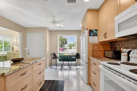 13752 Via Flora Delray Beach FL 33484