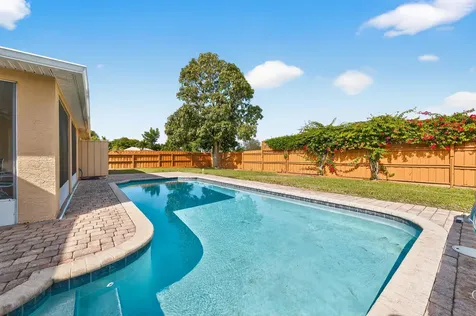 837 Sw Hamberland Avenue Port Saint Lucie FL 34953