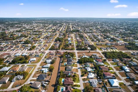837 Sw Hamberland Avenue Port Saint Lucie FL 34953