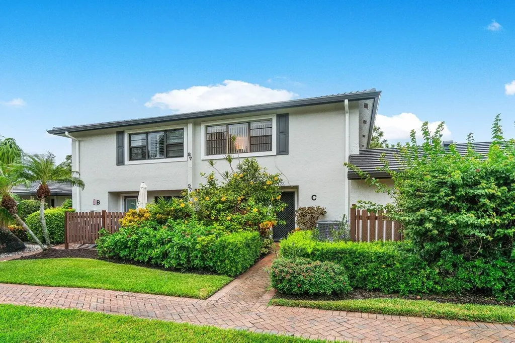 27 Southport Lane Boynton Beach FL 33436