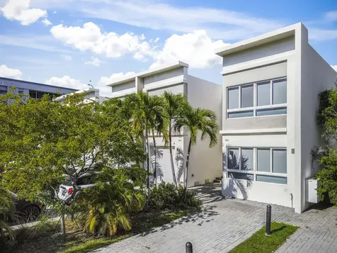 2461 Ne 135th Street North Miami FL 33181
